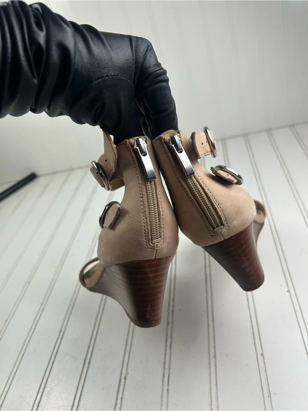 Franco Sarto Vintage Derek Bone Nude Suede Wedge Slip On Sandals Women’s Size 8M